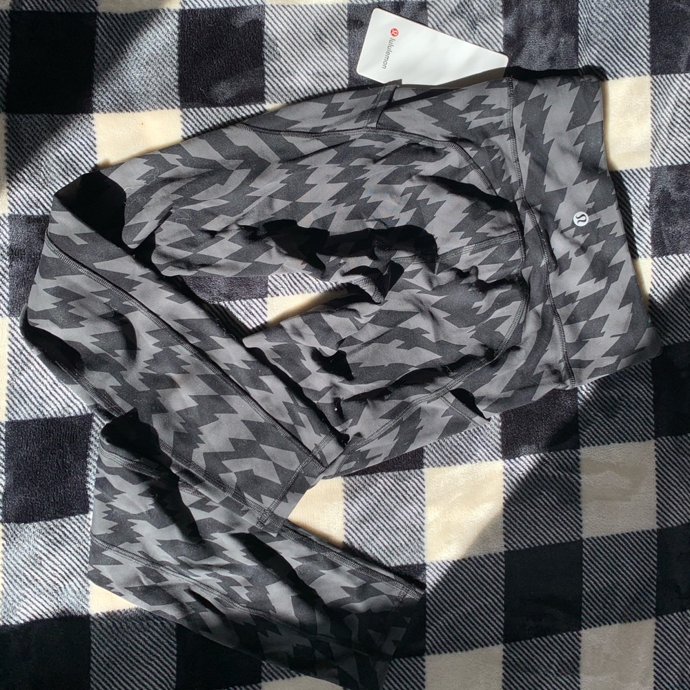 Invigorate lululemon 25’